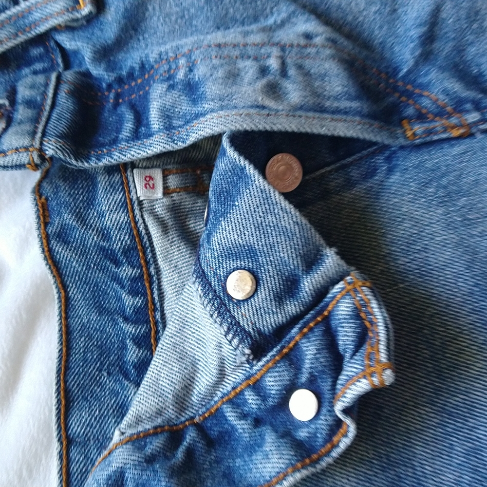 LEVI'S : BUTTON FLY JEAN SHORTS: SIZE 29 - Picture 3 of 7